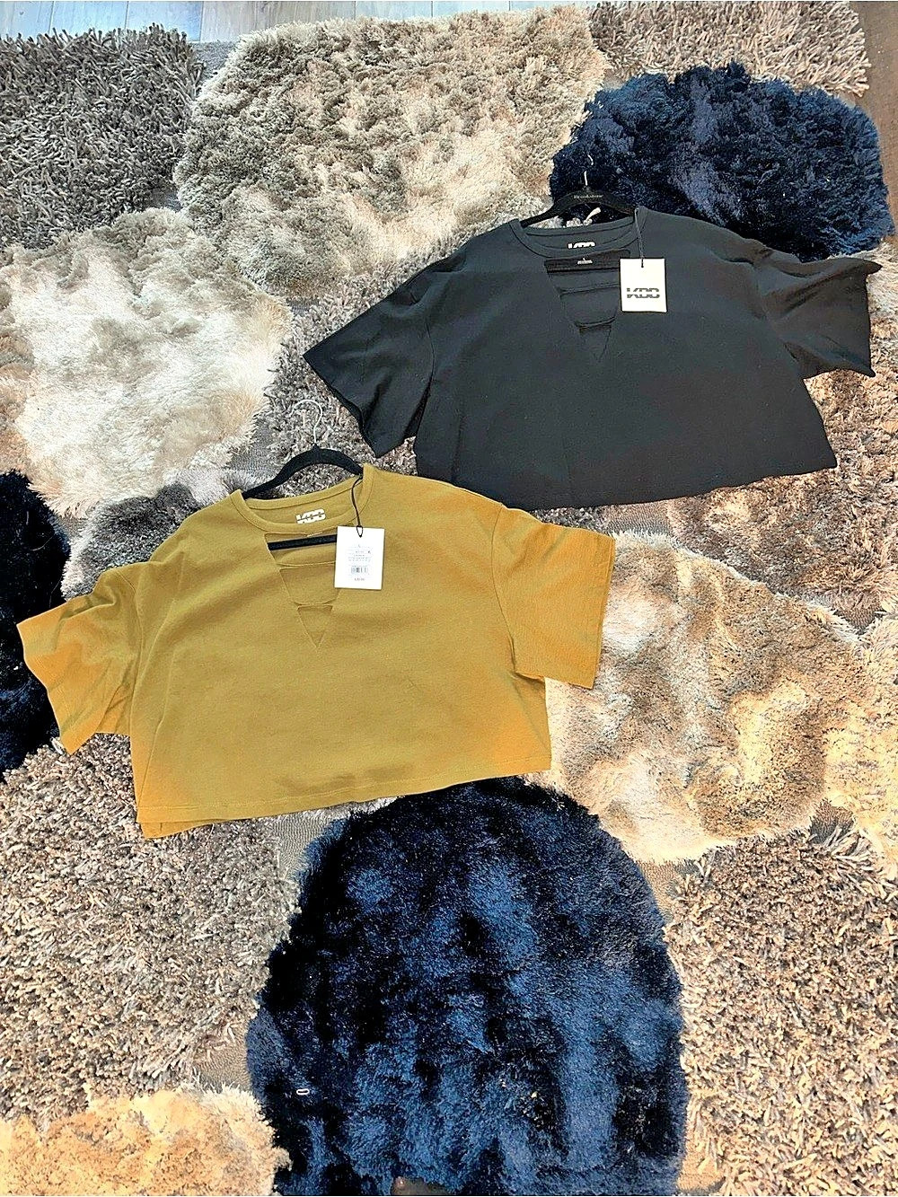 KBB by Kahlana The Cut Out Tee Cropped Top Green & Black Large NWT